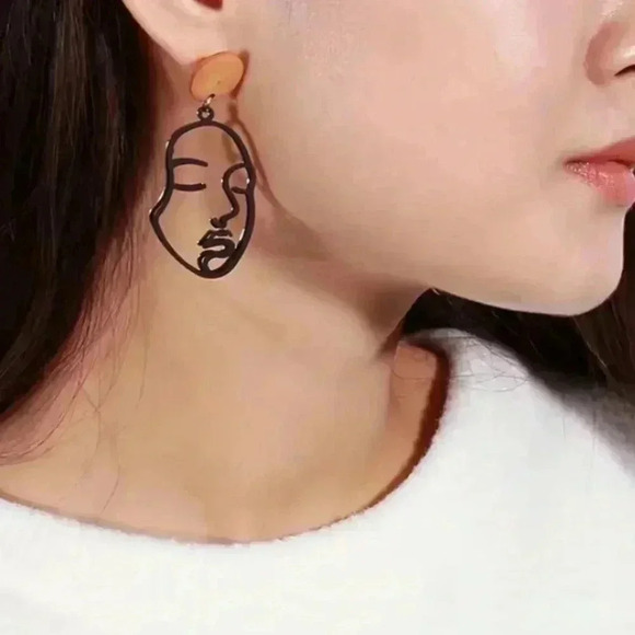 Aesthetic Boho Abstract Face Design Earrings - Picture 7 of 7